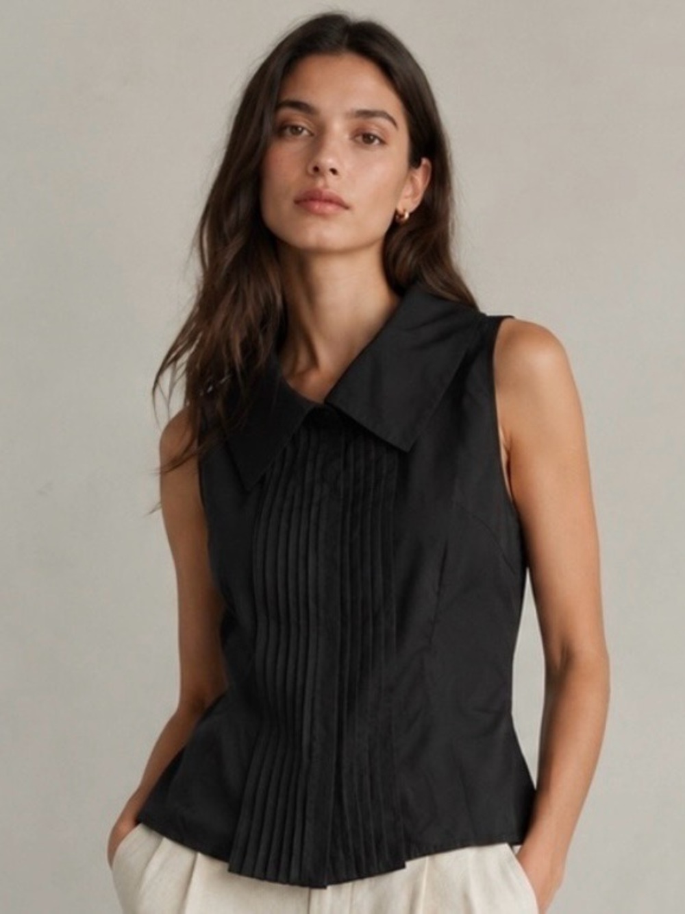Italian Rinascimento Sleeveless Pleated Collar Top Large Black